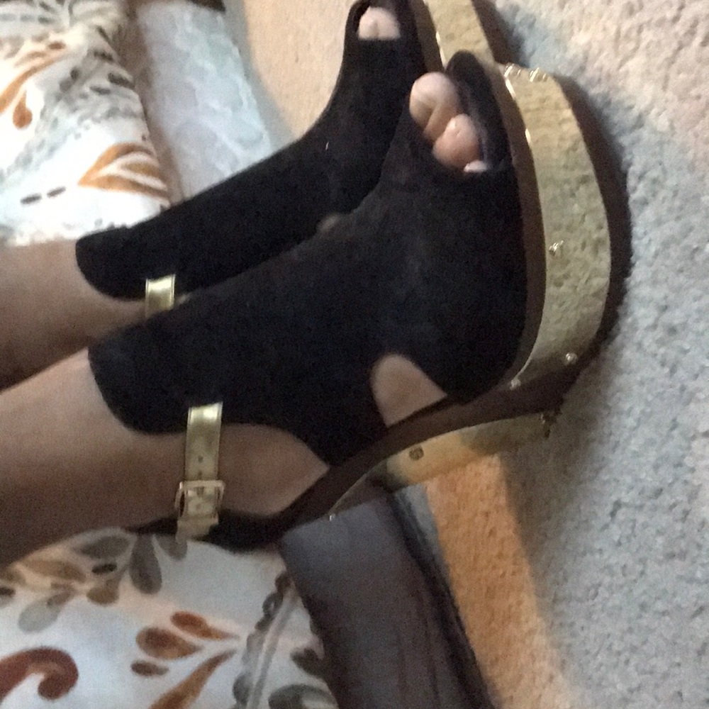 Shoes - Picture 4 of 5